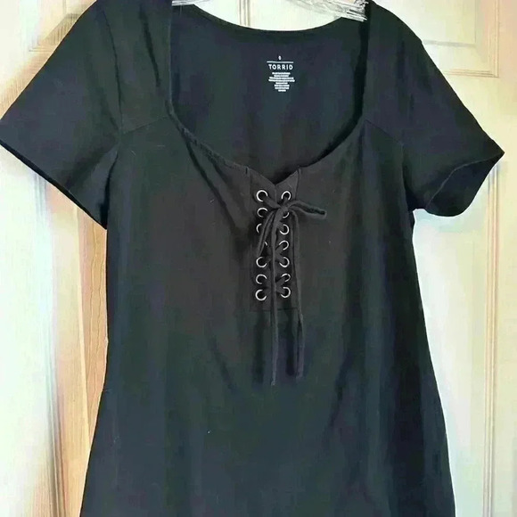 Torrid Foxy Sweetheart Lace Up Short Sleeve Top Black Plus Size 0 L 12 - Picture 3 of 4